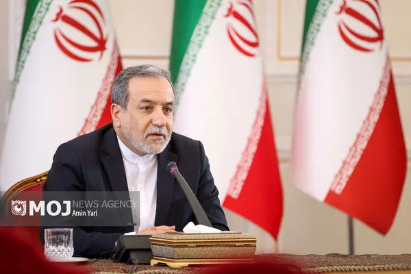 عراقچی دانشجوی ایرانی را «دیپلمات واقعی میدان علم» توصیف کرد