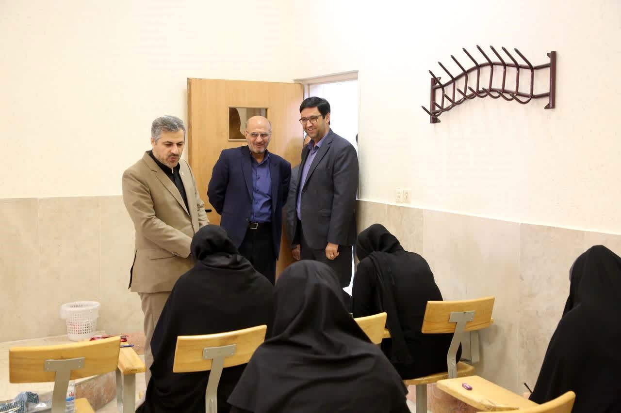 برگزاری آزمون استخدامی وزارت آموزش و پرورش و آزمون کارآموزی وکلای دادگستری سال ۱۴۰۲ در دانشگاه آزاد اسلامی قزوین