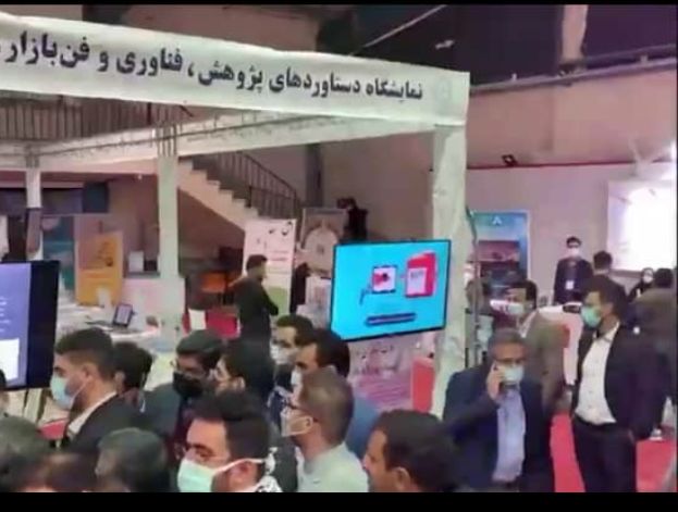 بازدید استاندار یزد از غرفه جهاد کشاورزی در نمایشگاه هفته پژوهش