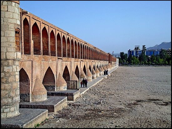 هیچ خطری سی و سه پل اصفهان را تهدید نمی کند