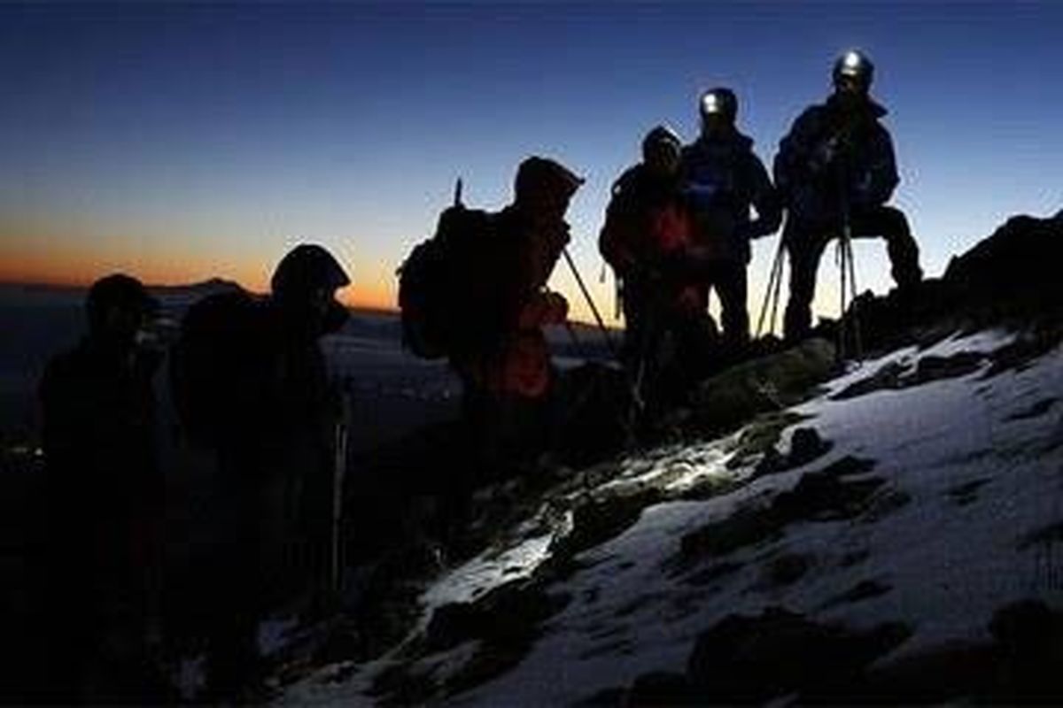 ۲ کوهنورد سنندجی گرفتار در برف و کولاک نجات یافتند