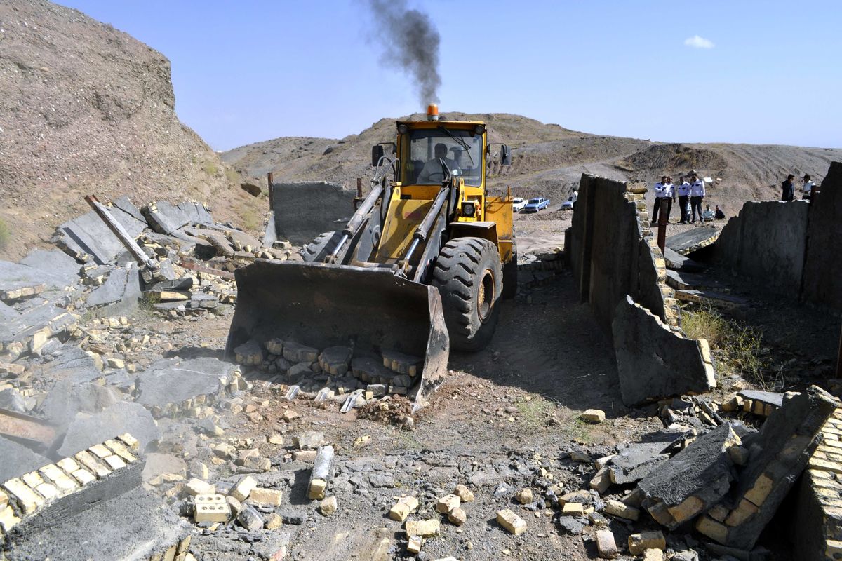 رفع تصرف از اراضی ملی در شهرستان پارسیان
