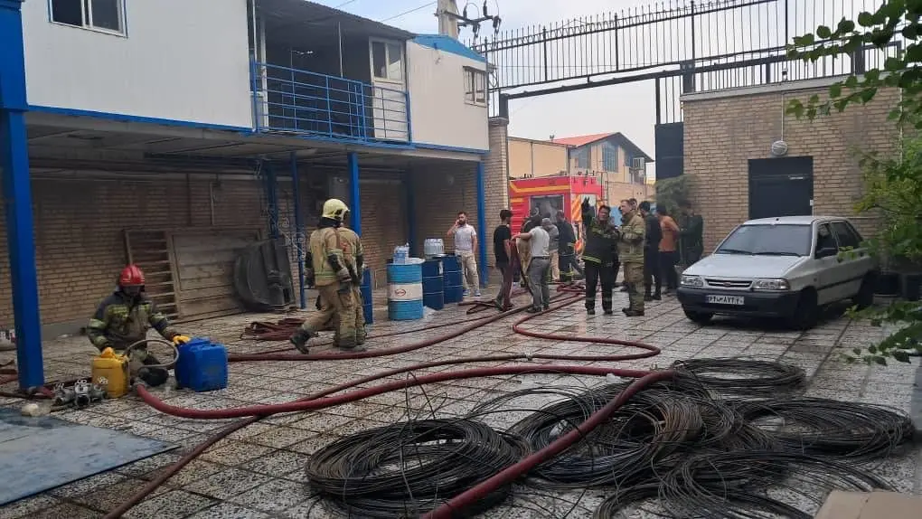 آتش‌سوزی در کارخانه تولید فوم در شهرک صنعتی شماره یک اردبیل 