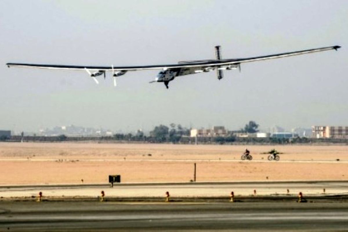 پرواز پایانی هواپیمای خورشیدی به تعویق افتاد