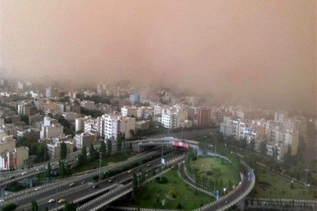 وزش باد با سرعت ۶۵ کیلومتر بر ساعت قم را درمی‌نوردد