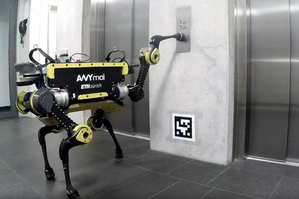 تولید رباتی که که به تنهایی سوار آسانسور می شود