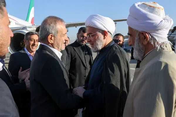 رئیس جمهور وارد سنندج شد