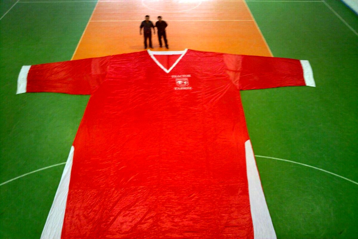 پیراهن 90 متری تراکتور برای بازی با استقلال (عکس)