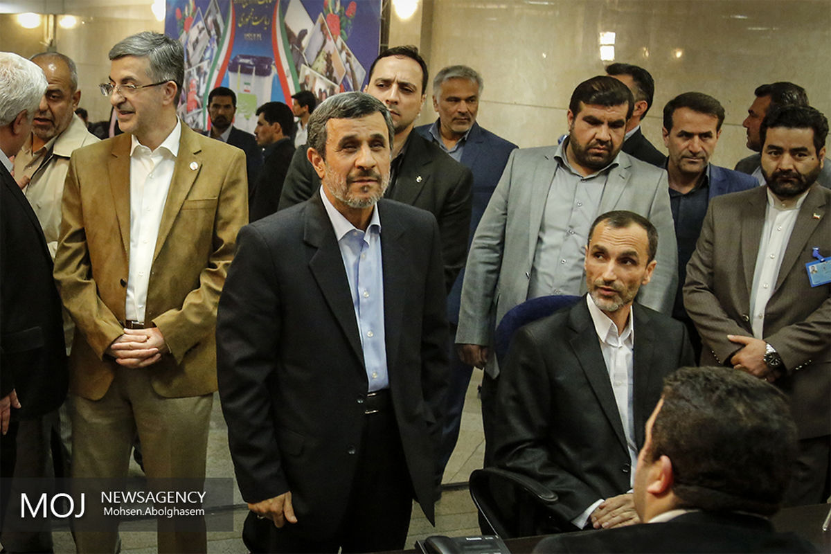 نمایش سیاسی احمدی نژاد، بقایی و مشایی