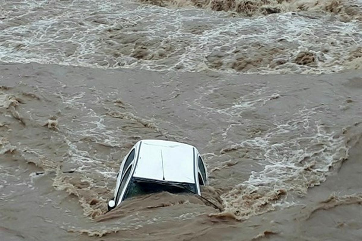 سقوط پراید به داخل رودخانه روبار چیره شهرستان فومن/جستجو برای اطلاع از سرنوشت سرنشینان ادامه دارد