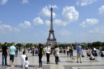 صنعت گردشگری فرانسه ۱۰ درصد کاهش دارد