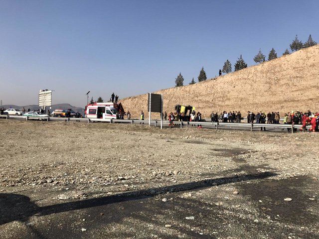 واژگونی اتوبوس شرکت واحد در اتوبان شهید بابایی 28 مصدوم برجا گذاشت