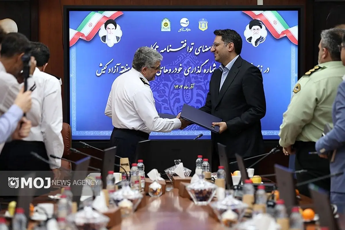 مراسم پلاک گذاری خودروهای وارداتی در کیش