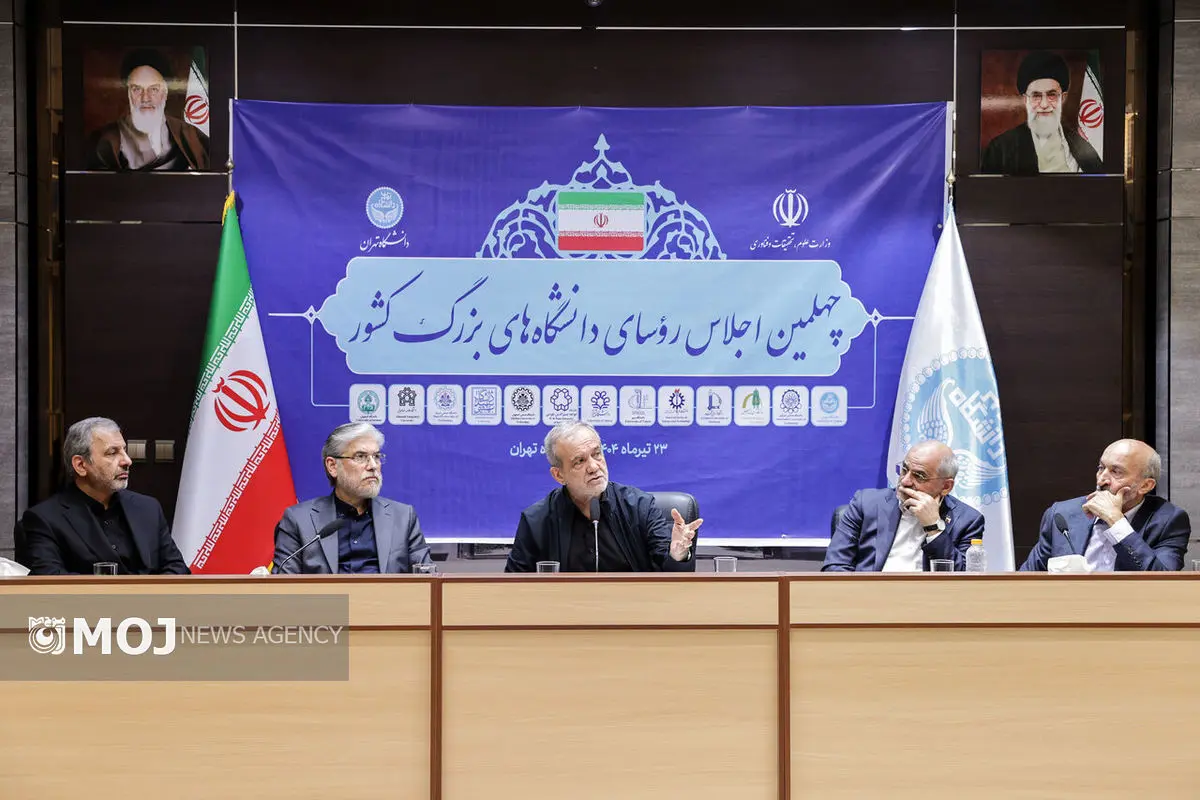 اساتید و نخبگان در برخی از دانشگاهها تحت فشار هستند
