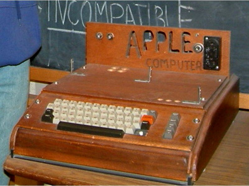 اولین رایانه اپل حراج شد + عکس