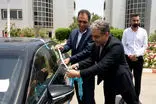 پلاک گذاری نخستین تاکسی هیبریدی تشریفاتی وارداتی در کیش