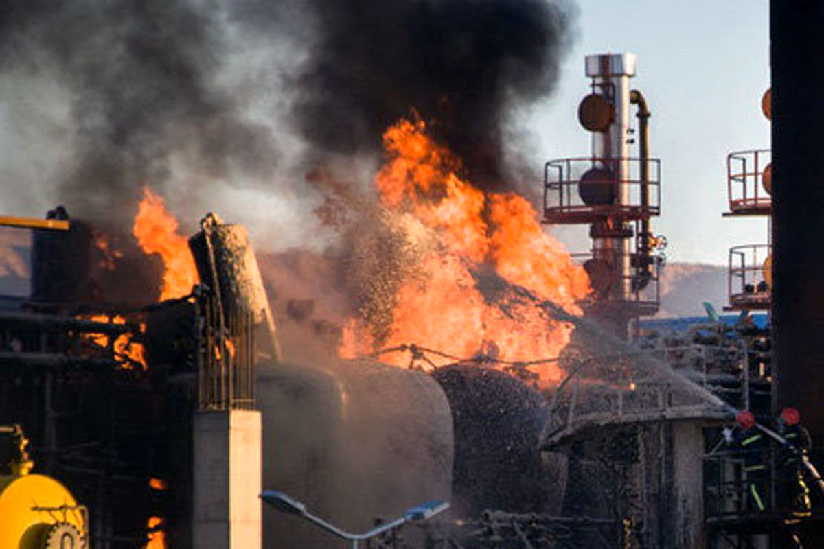  آخرین وضعیت آتش سوزی در پتروشیمی بندر امام اعلام شد