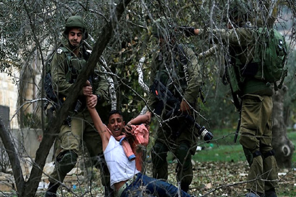 رژیم صهیونیستی یک نوجوان 12 ساله را در کرانه باختری بازداشت کرد