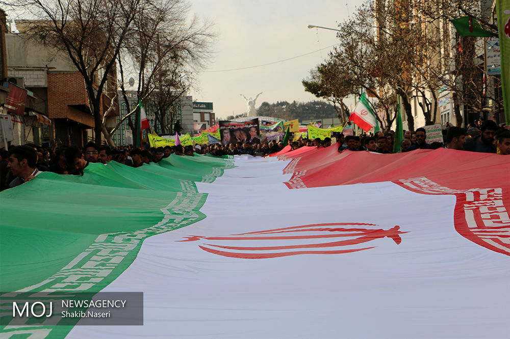 مسئولان ارزشهای انقلابی دهه شصت را زنده کنند