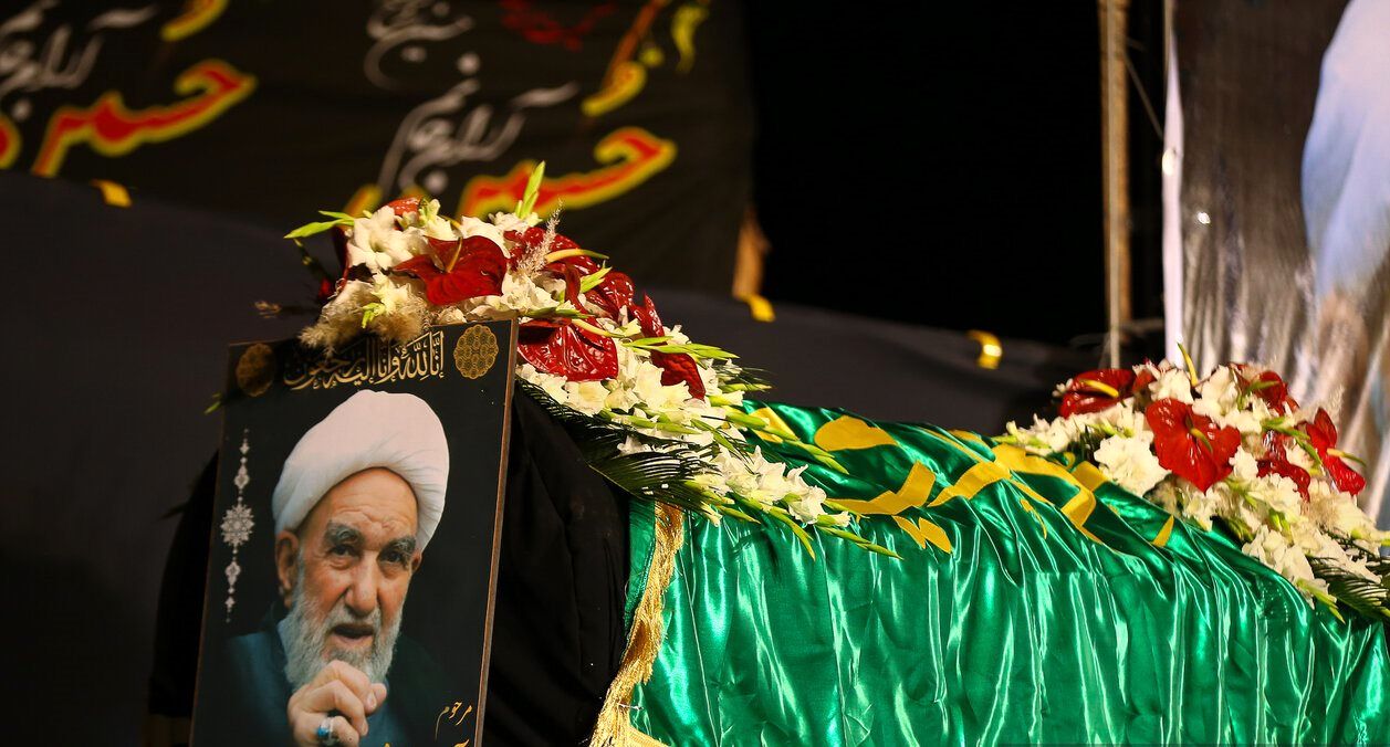 پیکر آیت الله ناصری در گلستان شهدای اصفهان به خاک سپرده شد +تصاویر