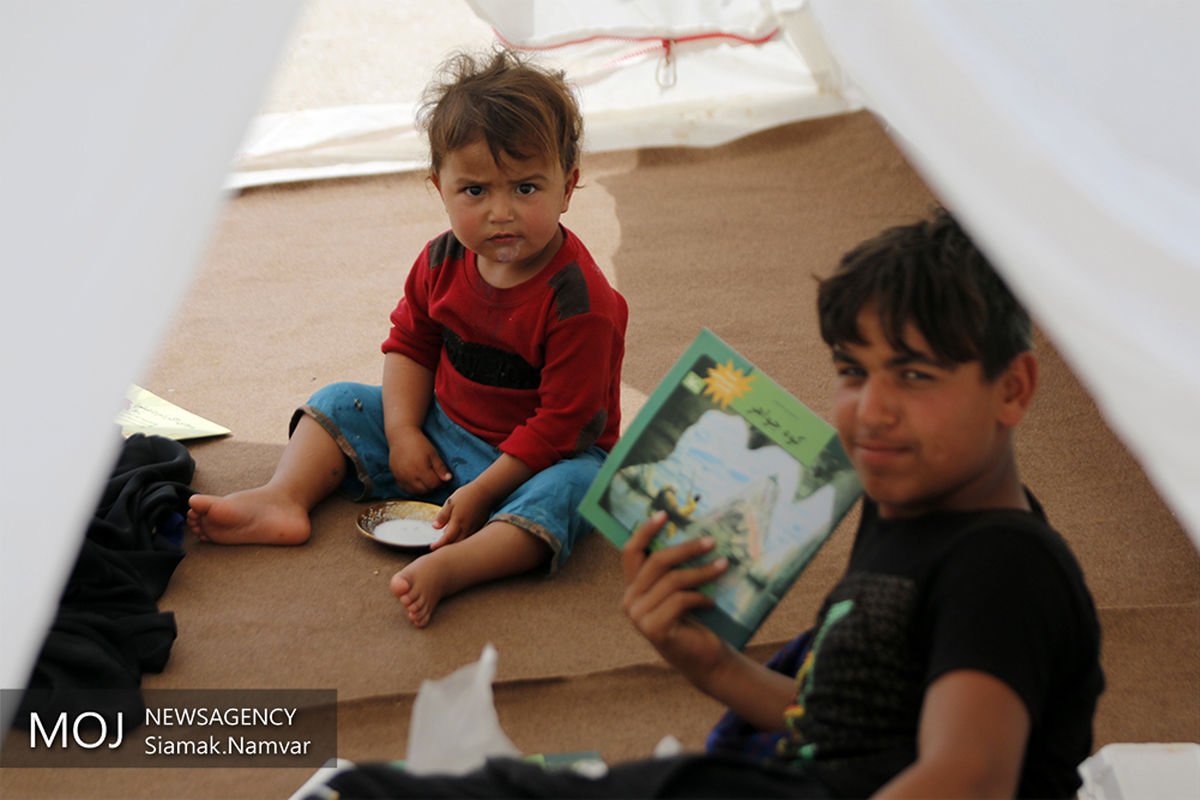 ارسال کتاب و اسباب‌بازی برای کودکان سیل‌زده