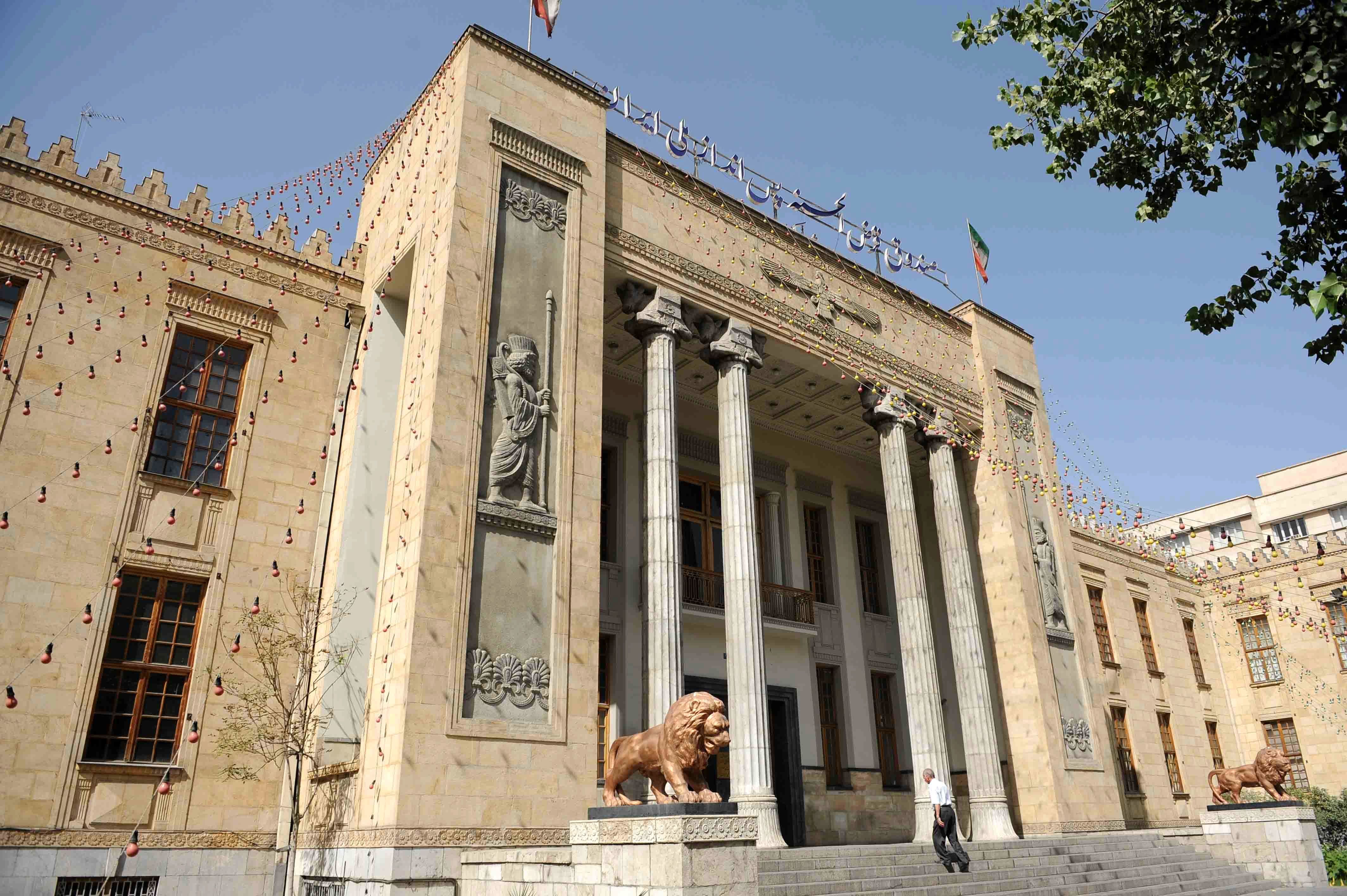 کارت هدیه بانک ملی ایران را جایگزین اسکناس نو کنید