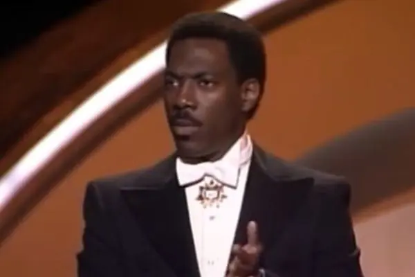 آکادمی اسکار هر بیست سال یک‌بار به یک بازیگر سیاه‌پوست جایزه می‌دهد