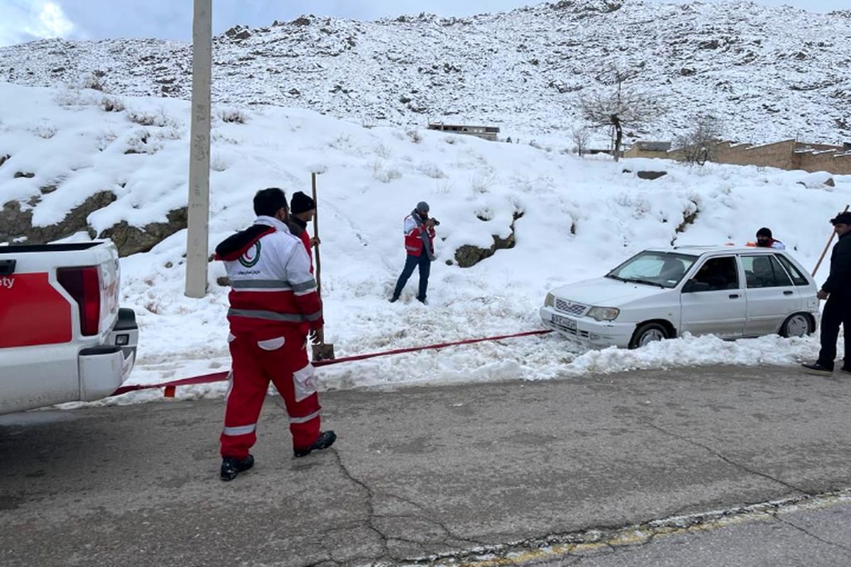 اعزام تیم های هلال احمر برای امداد و نجات جاماندگان در برف شهرستان تفت