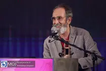 فرهاد آییش «ون‌گوگ» را بازی می کند