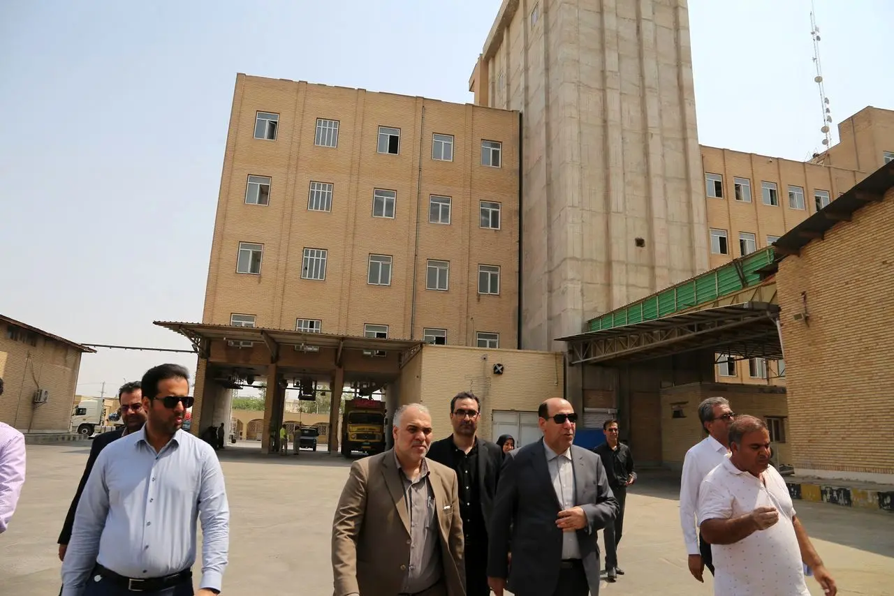 بازدید بازرس کل قضایی هرمزگان از واحد صنعتی آرد مروارید بندرعباس