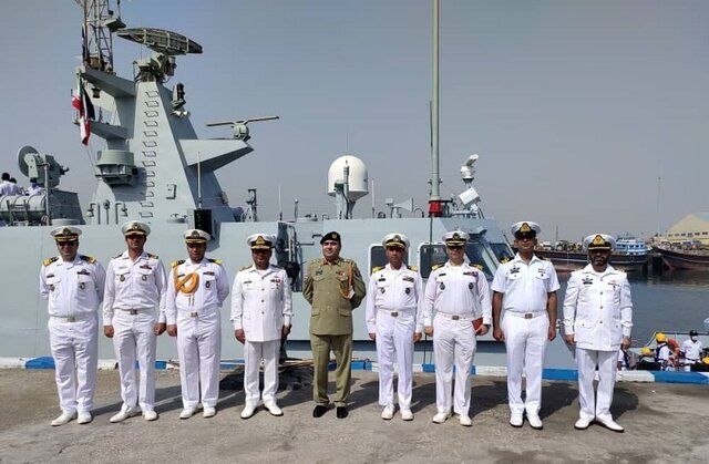 پهلو گرفتن ناوگروه نیروی دریایی پاکستان در بندرعباس