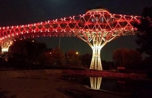 «پل طبیعت» امشب قرمز رنگ می‌شود