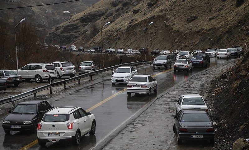 جاده چالوس از ساعت 18 یک طرفه می شود/ترافیک سنگین در محورهای مواصلاتی شمالی کشور