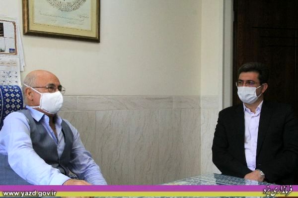 فرماندار یزد با رییس بیمارستان مادر دیدار و از  این مجموعه تقدیر  کرد