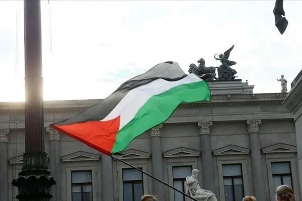 هزاران نفر در وین علیه حمایت اروپا از اسرائیل راهپیمایی کردند