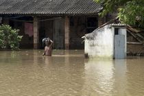 بارش شدید باران و سیل در شمال شرق هند، 90 کشته برجا گذاشت