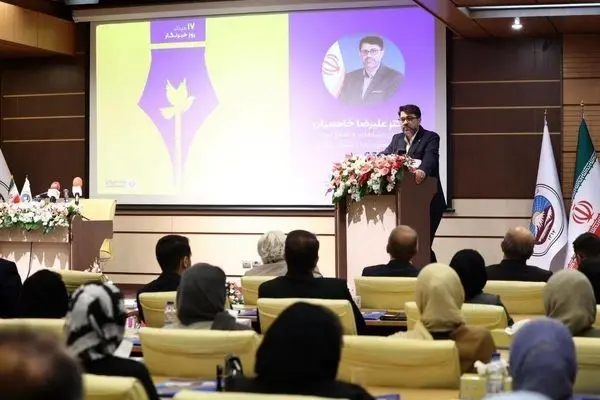 دولت وفاق ملی خود را همراه و هم‌دل مردم می‌داند و با مردم صادق است
