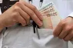 زیرمیزی در مراکز درمانی دولتی یا پرداخت هزینه گزاف در بخش خصوصی! 