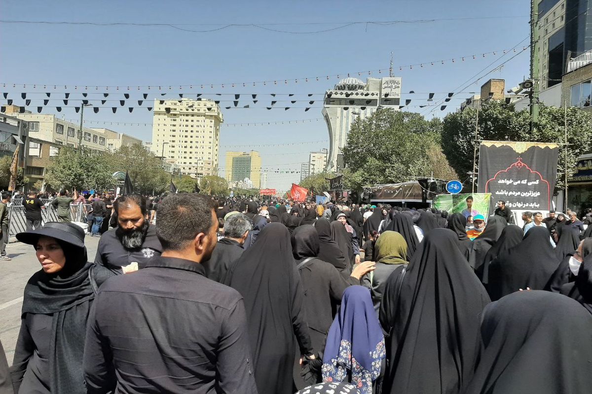 حضور دسته‌های عزاداری در خیابان‌های مشهد مقدس+ تصاویر