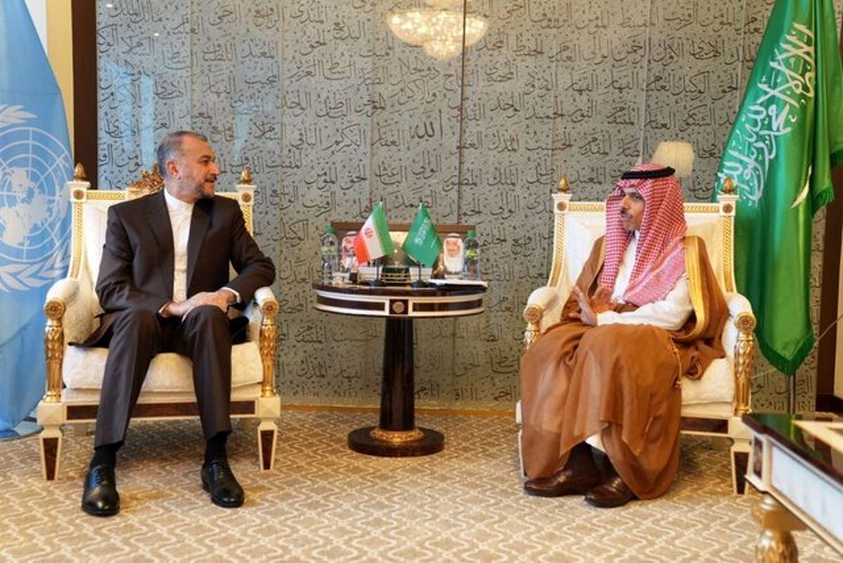 وزرای خارجه ایران و عربستان با یکدیگر دیدار و گفتگو کرد