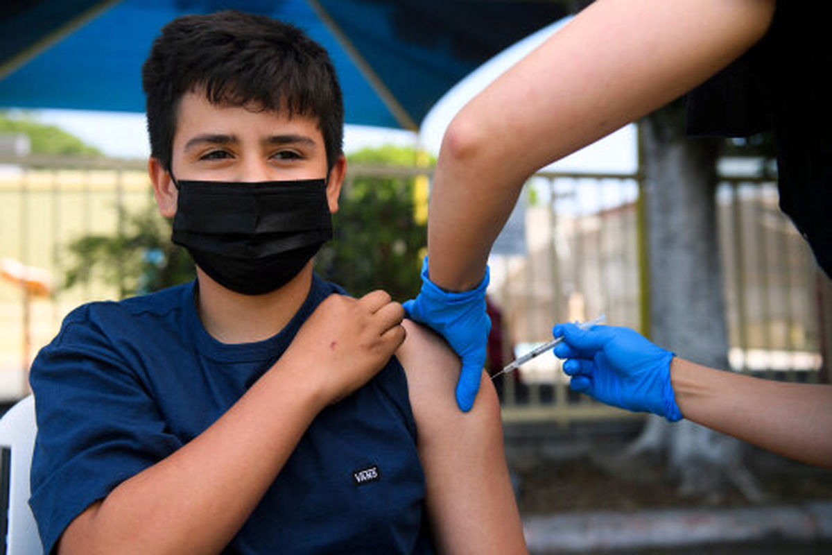 آغاز واکسیناسیون دانش‌آموزان سنین ۱۲ سال به بالا در اردبیل 