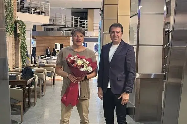 مایکل اونینگ، مربی جدید پرسپولیس وارد تهران شد
