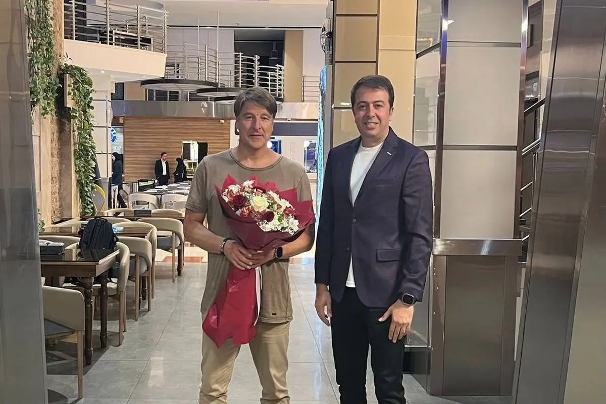 مایکل اونینگ، مربی جدید پرسپولیس وارد تهران شد
