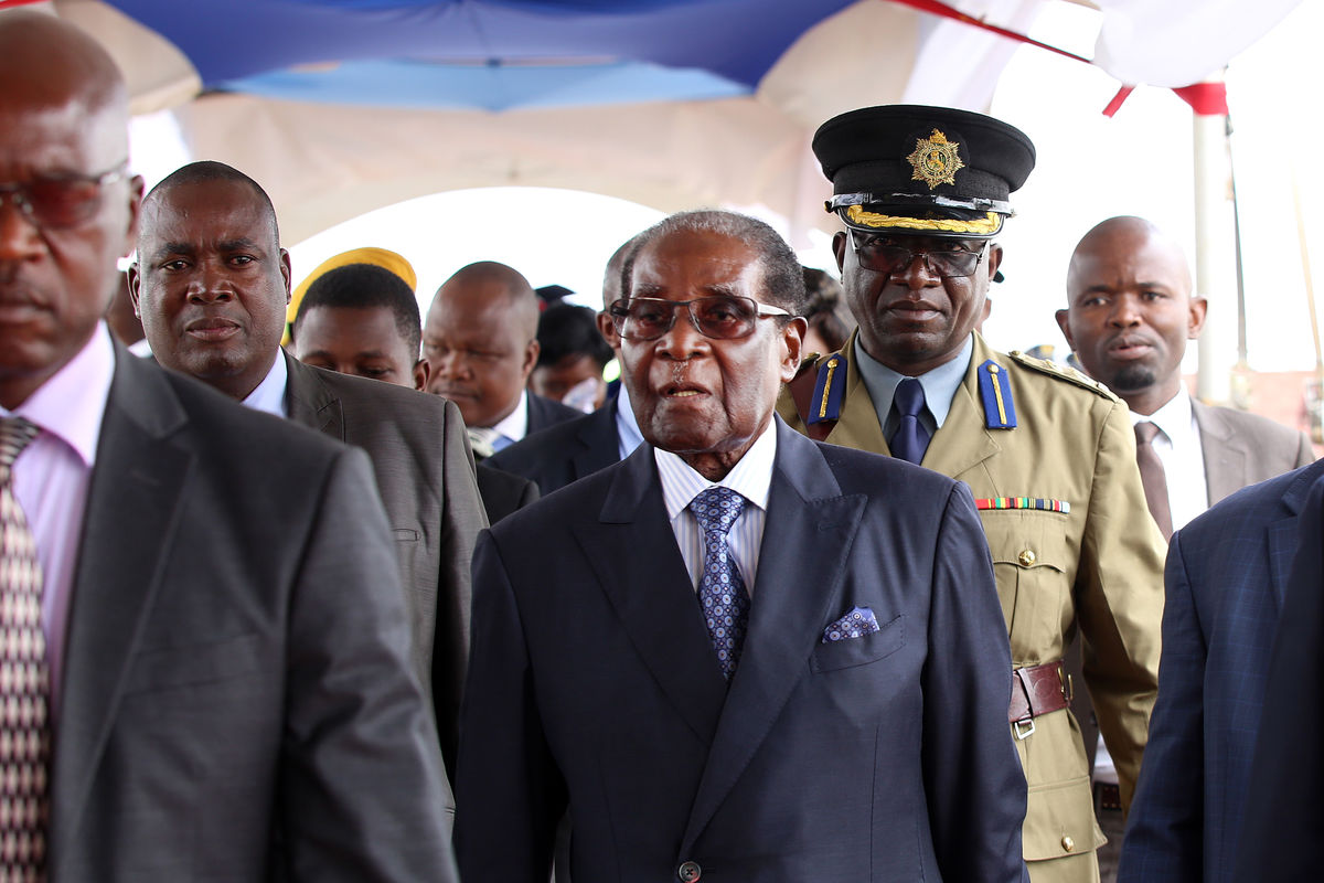 موگابه برکنار شد