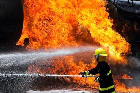 آتش سوزی در کارگاه ضایعاتی / ۳ نفر کشته شدند