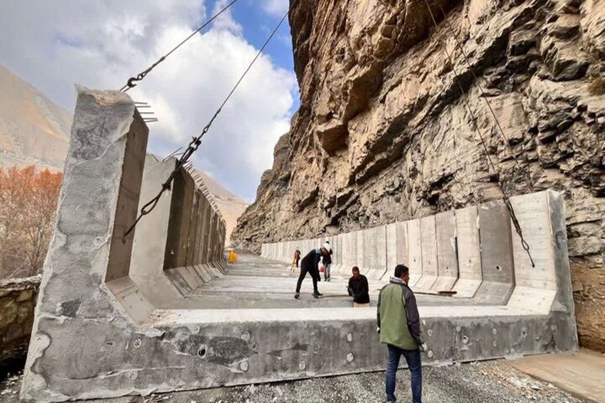 آغاز نصب قطعات فوقانی گالری خوزنکلا در محور کرج- کندوان