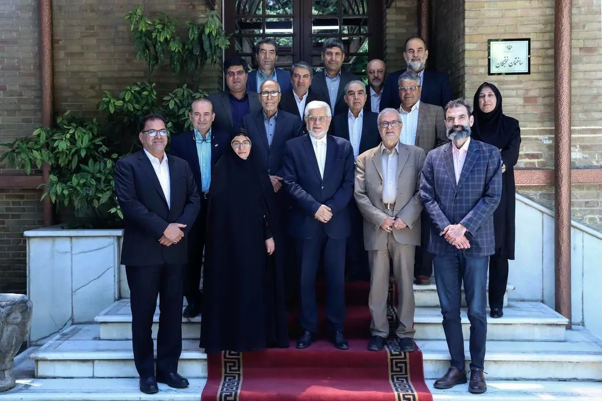 باید نگاه جوانان از خارج مرزها به مرکز و داخل کشور متمرکز شود