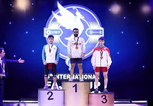 قهرمانی دو نماینده وزنه برداری ایران در روز نخست جام فجر ثبت شد