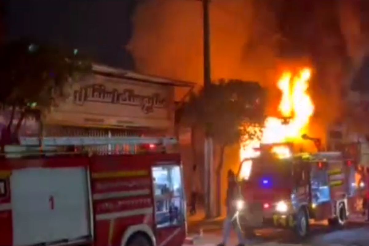  نجات 12 فرد گرفتار در آتش ‌سوزی با کمک آتش‌نشانی اهواز