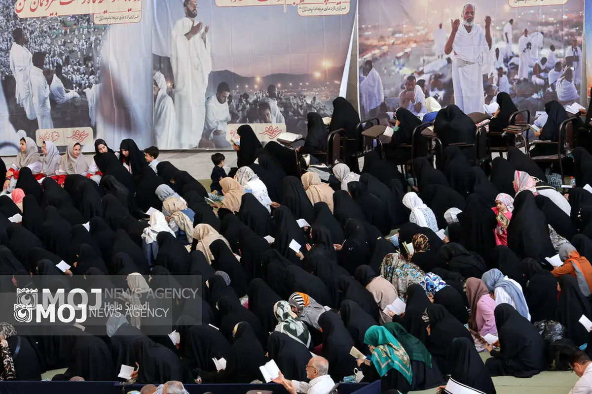 طنین دعای پر فیض عرفه در آسمان کیش + فیلم